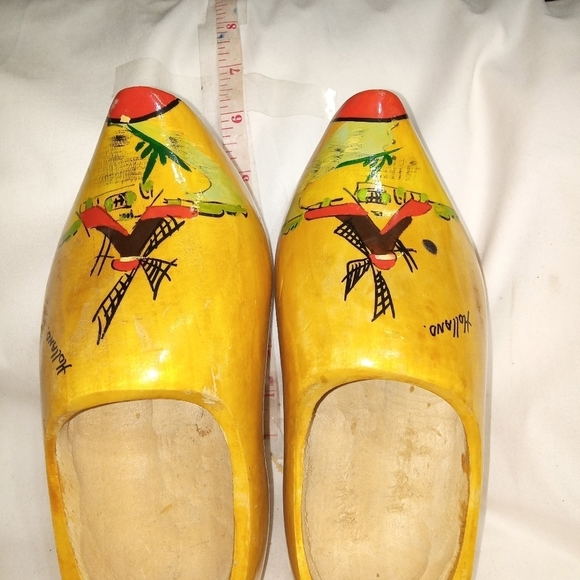 𝅺2 pairs of Vintage Hand Painted Holland Windmill Wooden Dutch Shoes. - Picture 7 of 10